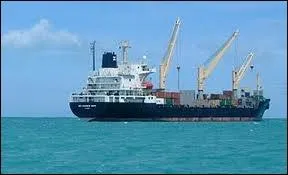 Ce gros bateau sert au transport de marchandises. Comment s'appelle-t-il ?