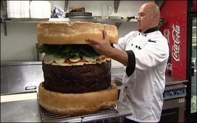 Quel est le poids du plus gros hamburger du monde ?