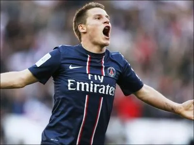 Comment s'appelle le stade de l'quipe de Paris ?