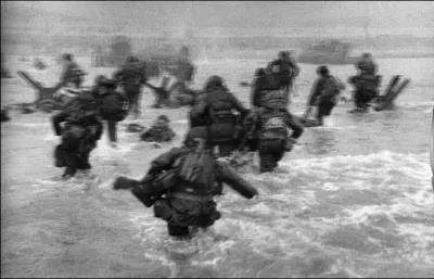 A Porsmouth, ville anglaise, une tapisserie copie sur celle de Bayeux, dclare en latin : Nous, vaincus par ... ... ... , nous avons libr la patrie du vainqueur !