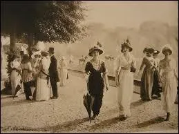 Comment appelait-on la p�riode qui a marqu� les progr�s sociaux, �conomiques, technologiques jusqu'� 1914, en France ?