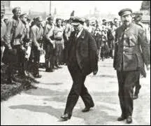 Quel fut le r�gime politique (en Russie) en 1917 qui a �t� renvers� suite aux R�volutions russes ?