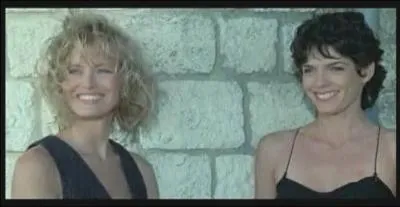 Petite pense  nos amis canadiens du site avec cette belle actrice de la lointaine province que j'ai pu admirer dans  La crime ,  Souvenirs souvenirs  et  Noyade interdite  :