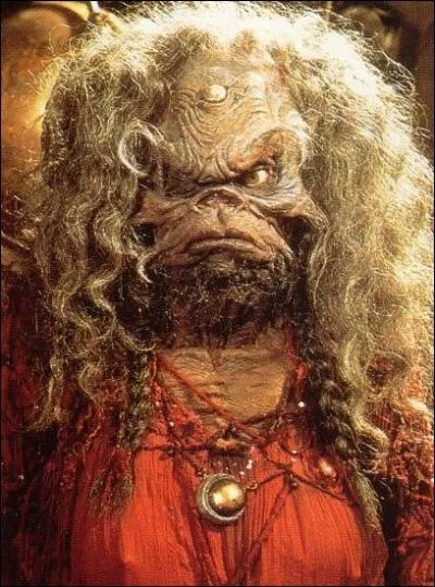 Qui possde, dans un premier temps, le fragment manquant du cristal ?