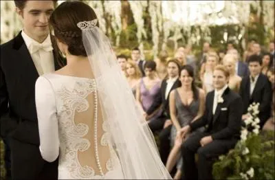 Dans quel film Bella et Edward se marient-ils ?