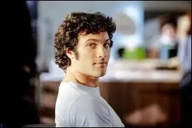 Comment s'appelle le patron de Clem dans le 2me pisode de la saison 3 ?