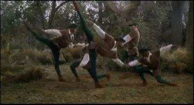 Quel genre de musique introduit et conclut le film ?