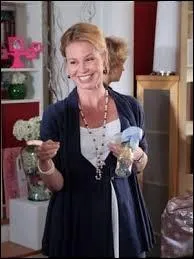 Dans quelle saison la mre de Julien (Marie-France) est-elle enceinte ?