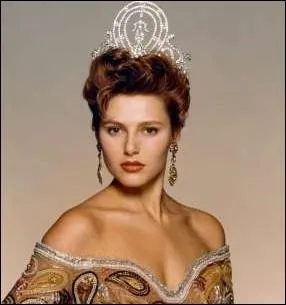 Exceptée la destitution de la russe Oxana Fedorova en 2002, cette miss reste la dernière européenne à avoir conquis le titre, en 1990. De qui s'agit-il ?