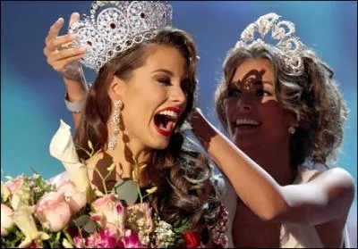 Lors de l'édition 2009 qui se déroula aux Bahamas, un événement historique permit au concours de figurer au Guinness Book des records. Lequel ?