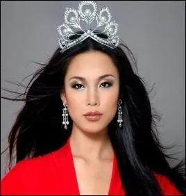 Elle fut consacrée Miss Univers en 2007, élection qui se tint à Mexico. Il s'agit du second titre dans l'histoire de ce pays. Vous reconnaîtrez bien évidemment :