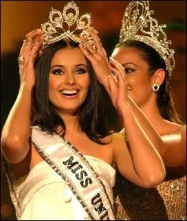 En 2002, le concours voit la victoire de la russe Oxana Fedorova. Néanmoins, quelques mois après son élection, elle est destituée. Pour quelle raison ?