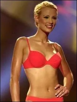 Cette miss représenta la France lors du concours en 2001, qui se déroula à Porto-Rico et termina dans le top 10. Il s'agit de :