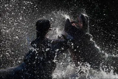 Agrandissez la photo, regardez attentivement, et trouvez le nom du continent !