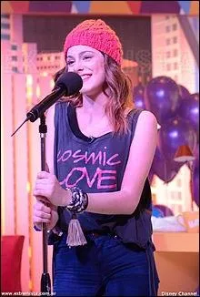 Qui a crit ''Junto a ti'' ? (c'est une fille, amoureuse de Toms)