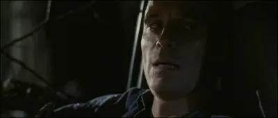 Pourquoi Steve reste bloqu dans la voiture ?