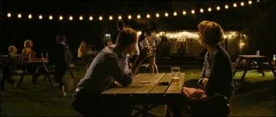 Au bar, Steve et Jenny voient une mre punir son enfant en ...