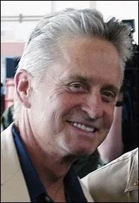 Il est acteur et a jou dans de nombreux films tels que   Vol au-dessus d'un nid de coucou  ou  Wall Street . Il est le fils d'un certain Kirk. Comment s'appelle-t-il ?