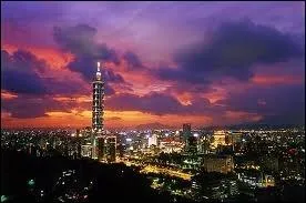 Voici une ville asiatique qui possde plus de 2 618 772 habitants. Son maire s'appelle Hau Lung-pin. Cette ville est divise en 12 districts, comme Beitou... Quelle est-elle ?