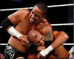 Combien de kilos pse Jey Uso ?