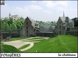 Je me promne  Fougres ( Ille-et-Vilaine ). Cette ville est chef-lieu ...