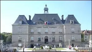 La ville du Creusot ( Sane-et-Loire ) est un chef-lieu ...