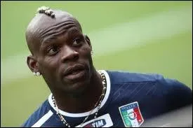 Quel est ce joueur de foot voluant  AC Milan ?