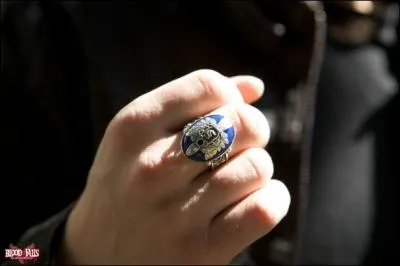 Celle-ci aussi permet de sortir  la lumire du jour, mais  qui appartient-elle ?