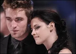 Dans Twilight 5, pourquoi Bella sort-elle Jacob violemment de chez elle ?