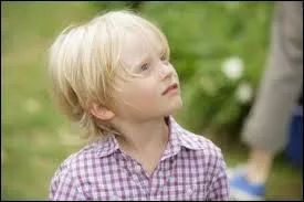 Ce petit garon est-il vraiment son fils ?