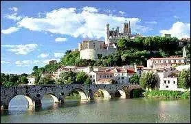 Nous allons  Bziers ( Hrault ). Cette ville est chef-lieu ...