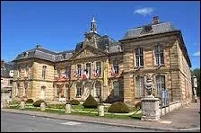 La ville de Sainte-Menehould ( Marne ) est chef-lieu ...