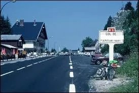 Ce col routier culmine  1323 m dans le Jura. Quel est-il ?