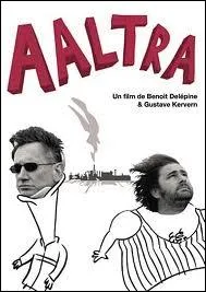 Dans  Aaltra , dans quel pays se trouve la firme ayant fabriqu l'engin agricole  l'origine de l'accident des deux protagonistes du film ?
