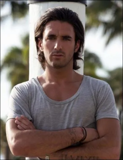 Avec qui Thomas est-il en couple ?