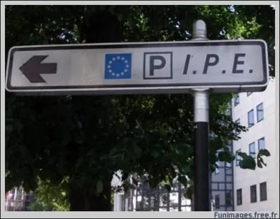 Qui a peint  La Trahison des images  ?