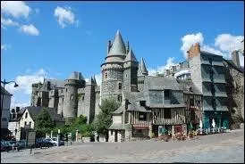 La ville Bretonne de Vitr ( Ille-et-Vilaine ) est chef-lieu ...