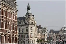 Nous allons  Cambrai ( Nord )o la ville est chef-lieu ...