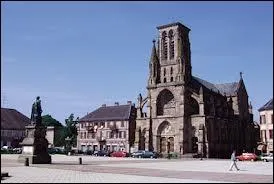 Nous allons en Lorraine,  Phalsbourg ( Moselle ) o elle est chef-lieu ...