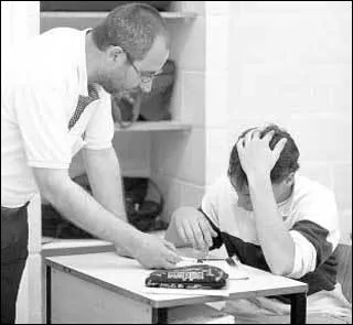 Situation 3 :  Un cancre . - Il a chou  l'crit pour la troisime fois.