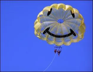 - Pourvu que le parachute fonctionne bien !