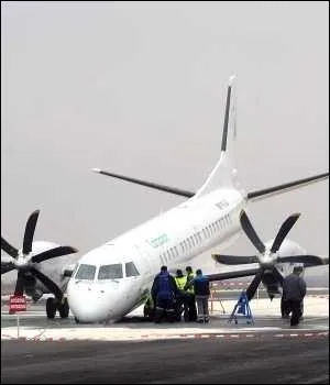 (intervention d'une tierce personne) - Mais non, tenez, il atterrit.