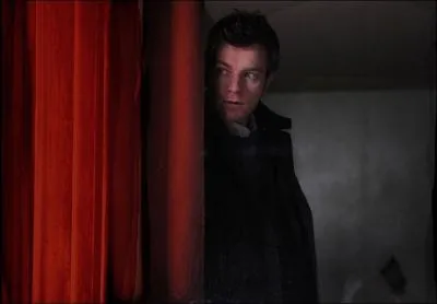 Que dcouvre le ngre dans la chambre de la villa o on l'a log ?