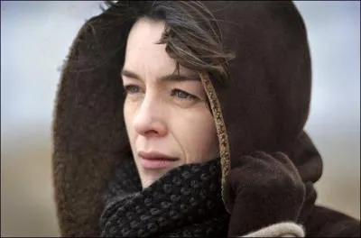 Adam Lang serait entr en politique par amour pour une jeune militante, Ruth, qu'il a pouse. Que rvle celle-ci d'emble au ghostwriter ?