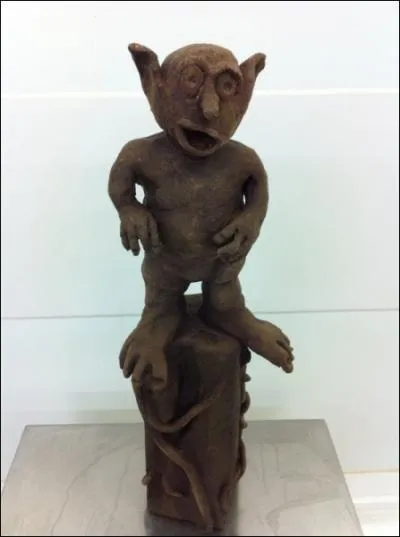 Maintenant, c'est au tour de  Harry Potter . On voit ici une statue de :