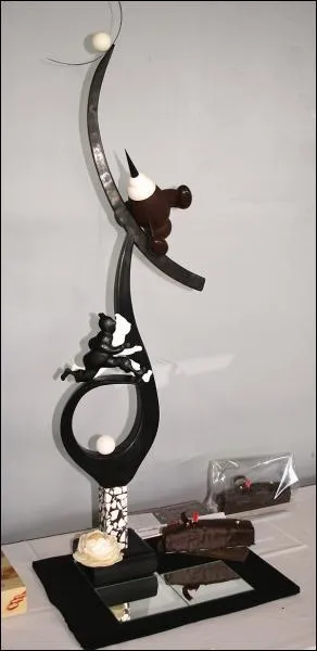 Si vous observez bien cette dlicieuse statue, vous verrez :