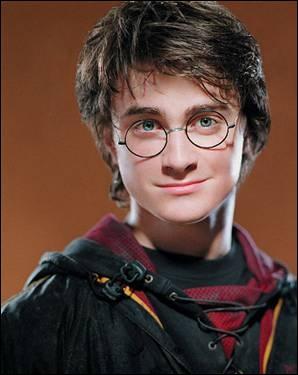 Comment s'appelle le parrain de Harry Potter ?