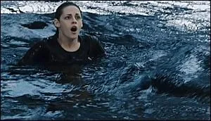 Aprs cette rupture, Bella entend la voix d'Edward quand :