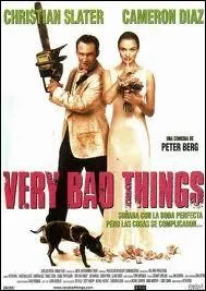 Dans  Very bad things , avec quelle arme le personnage jou par Christian Slater se dbarrasse-t-il du vigile de l'htel ?