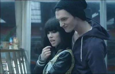 Quel single a-t-elle fait en 2013 ?